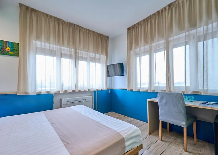 La Marina 4* Naples