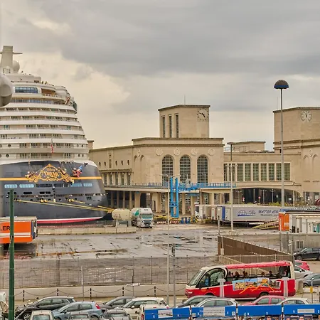 بيت ضيافة La Marina 4*