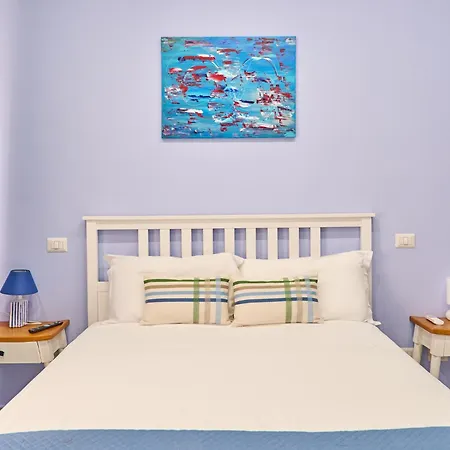 بيت ضيافة La Marina 4*